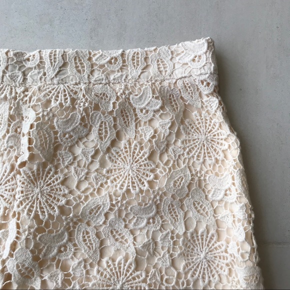 Zara Basic Ivory Lace Shorts - Picture 8 of 8